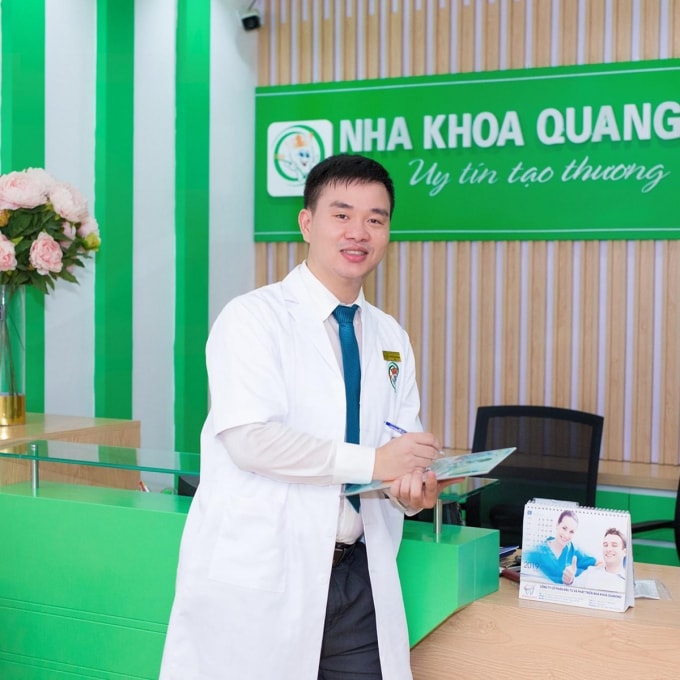 Bác sỹ Trần Quang Hưng - bác sỹ Răng - Hàm - Mặt chính quy, tốt nghiệp Đại học Y Hà Nội.