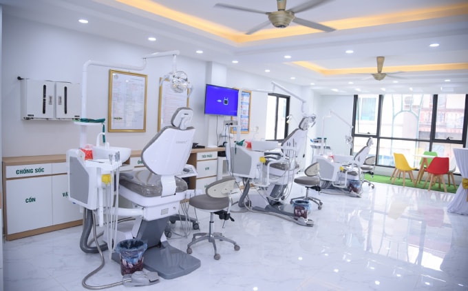 Nha Khoa Quang Hưng ứng dụng nhiều công nghệ hiện đại tiên tiến, chăm sóc răng miệng một cách hiệu quả, đem đến sự tin yêu cho khách hàng.