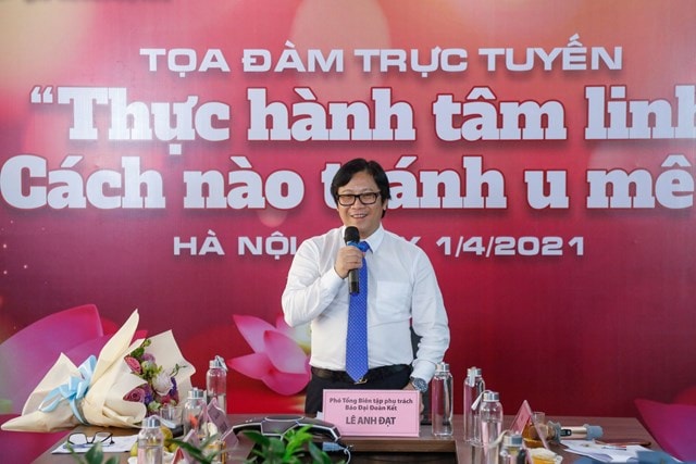 Nhà báo Lê Anh Đạt tại Tọa đàm. Ảnh: Quang Vinh.
