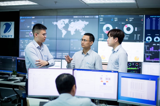 Đội ngũ kỹ sư công nghệ của VNPT tập trung nghiên cứu và phát triển các giải pháp bảo đảm an toàn trên môi trường mạng.