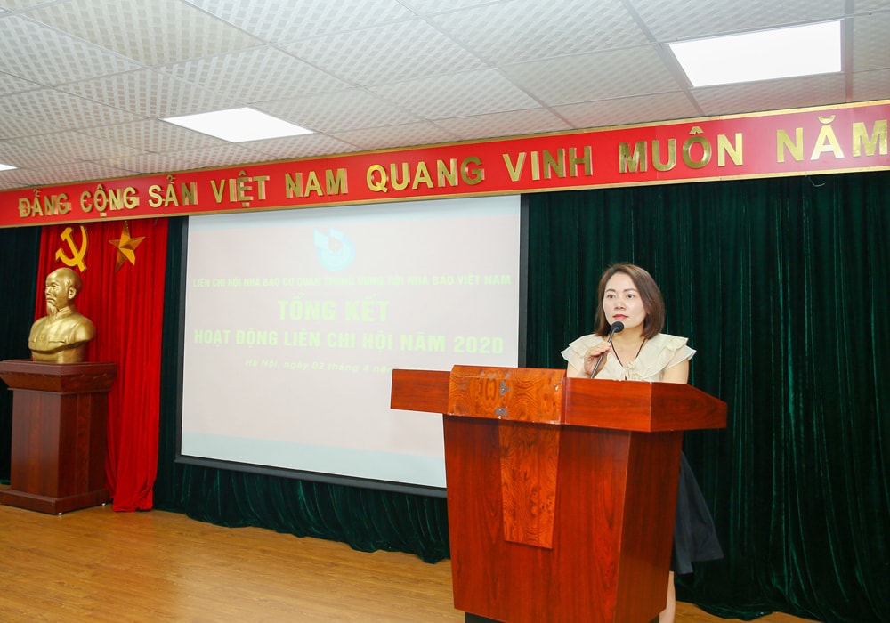 Nhà báo Hà Vân - Báo Nhà báo và Công luận đóng góp ý kiến tại Hội nghị. Ảnh: Sơn Hải