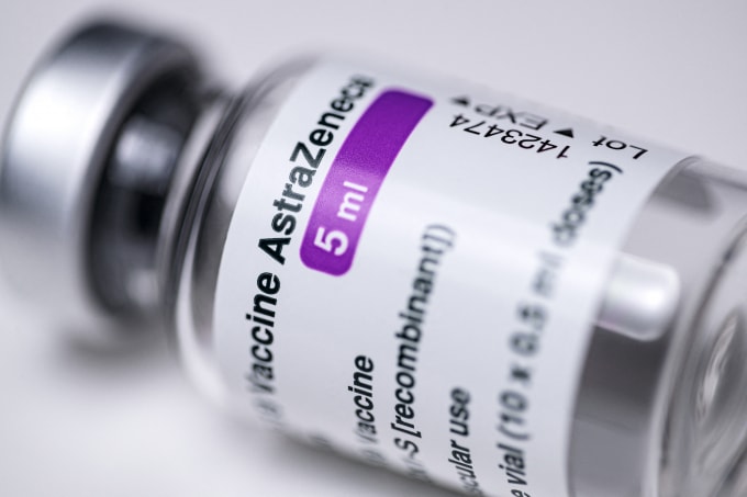 Đức cũng ngừng sử dụng vắc-xin Oxford-AstraZeneca cho người dưới 60 tuổi, với lý do lo ngại về các cục máu đông bất thường. Ảnh: AFP