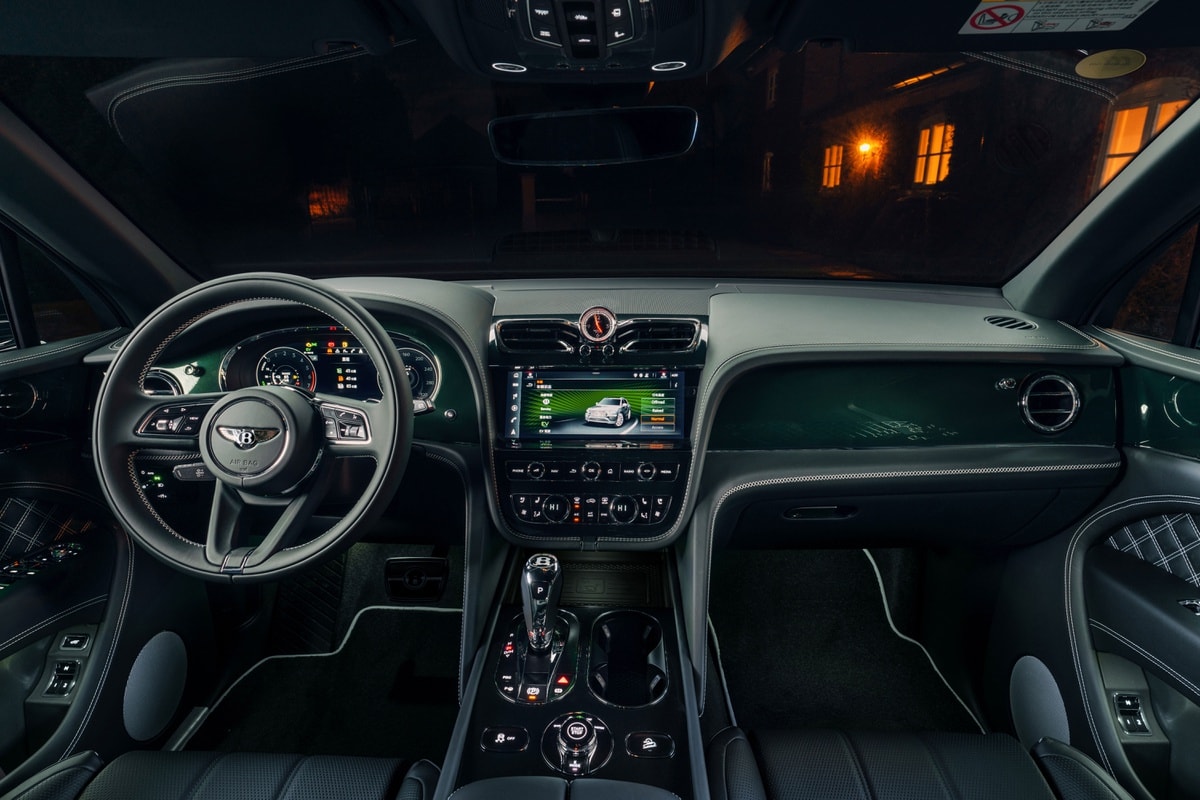 Bentley Bentayga Hybrid Mulliner. Ảnh: Bentley