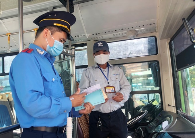 Lực lượng liên ngành của Thành phố Hà Nội sẽ kiểm tra đột xuất hoạt động của các đơn vị kinh doanh vận tải bằng ô tô trên địa bàn để kịp thời ngăn chặn những vi phạm. Ảnh: TL