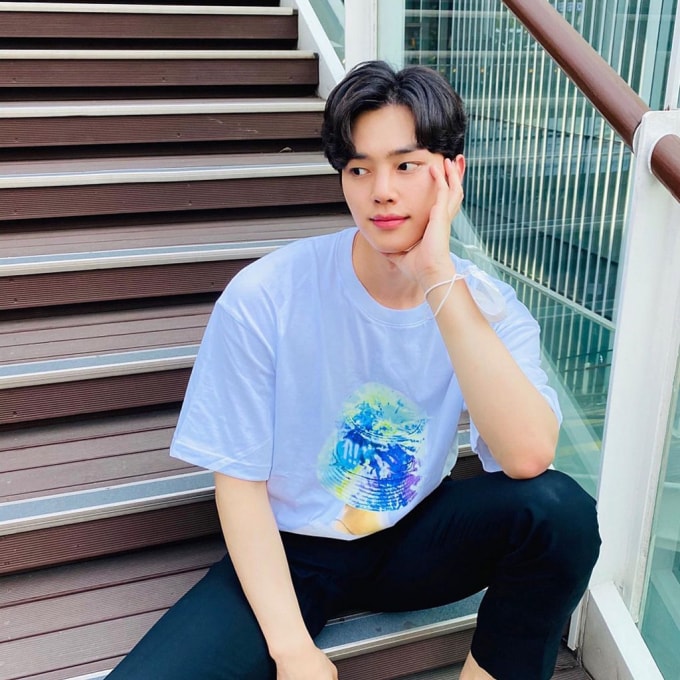 Song Kang hiện đang là cái tên được chú ý nhất Hàn Quốc.