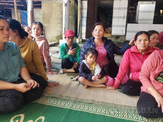 người dân phản ánh việc Cty Hoa Lư – Huế đến dành miếng cơm của họ nhưng đền bù không thỏa đáng.