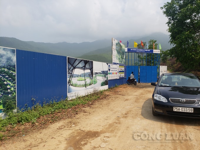 Cty Hoa Lư - Huế chặn tôn xung quanh để triển khai dự án du lịch Suối Voi.