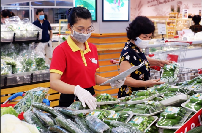 Bên trong một cửa hàng VinMart+ thuộc VinCommerce - Ảnh: MSN