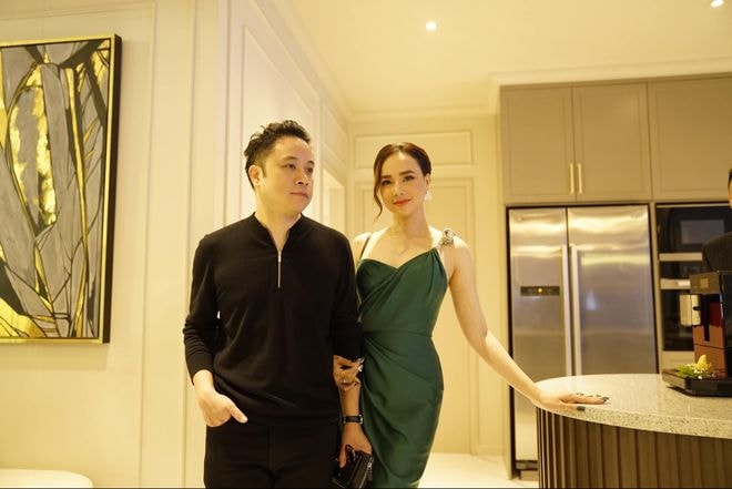 Victor Vũ đã có nhiều bước tiến mới trong giới điện ảnh từ khi về chung một nhà với Đinh Ngọc Diệp.