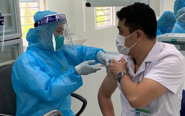 Đến nay đã có khoảng 54.000 người thuộc 19 tỉnh/thành được tiêm vaccine COVID-19