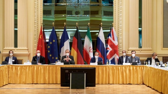 Cơ quan Hành động Đối ngoại Châu Âu (EEAS) Phó Tổng Thư ký Enrique Mora và Thứ trưởng Iran tại Bộ Ngoại giao Abbas Araghchi họp tại Vienna, Áo ngày 6 tháng 4 năm 2021 - Ảnh: Phái đoàn EU tại Vienna, qua Reuters