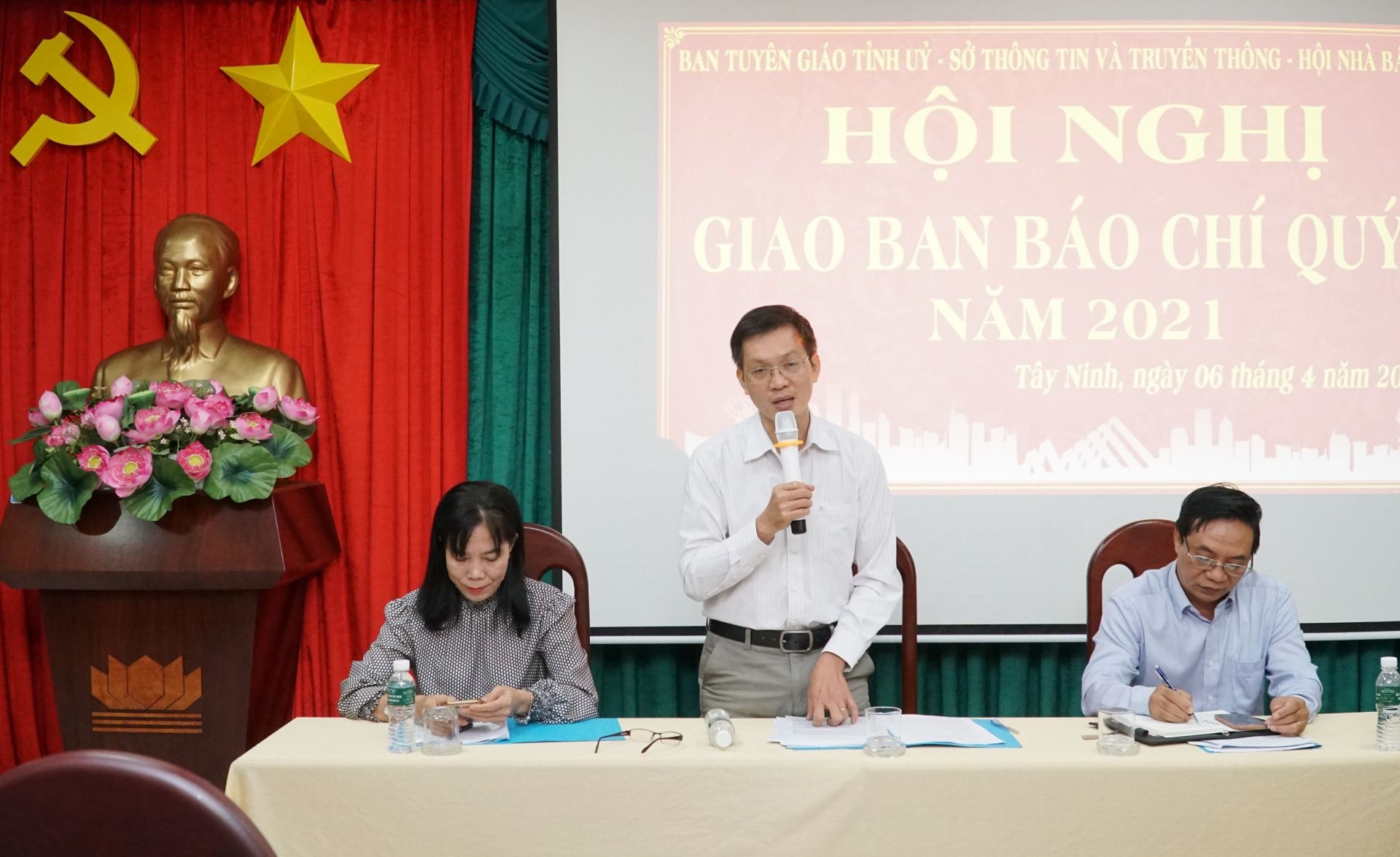 Lãnh đạo Ban Tuyên giáo Tỉnh ủy định hướng thông tin tuyên truyền trong quý II.2021. Ảnh: Giao Tuyến