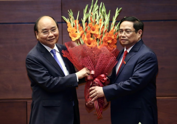 Chủ tịch nước Nguyễn Xuân Phúc cùng Thủ tướng Phạm Minh Chính.