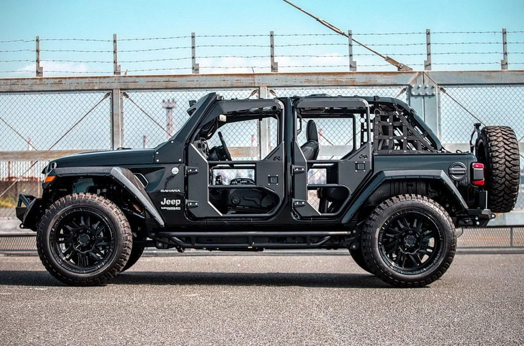 Jeep Wrangler sở hữu gói độ thân rộng tới từ hãng độ Liberty Walk. Ảnh: Liberty Walk