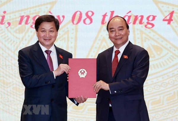 Chủ tịch nước Nguyễn Xuân Phúc trao Quyết định bổ nhiệm Phó Thủ tướng Chính phủ cho ông Lê Minh Khái. Ảnh: TTXVN