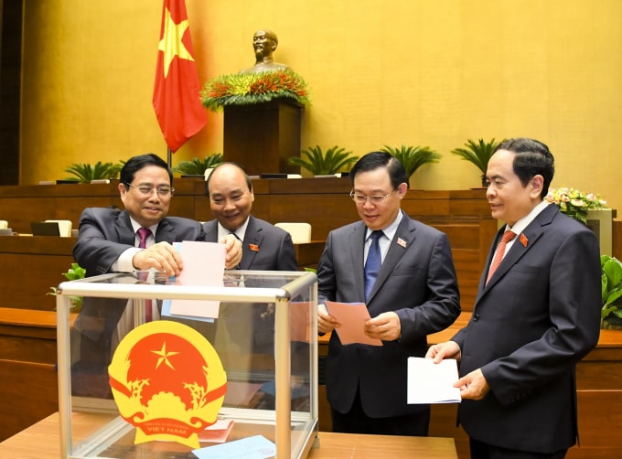Lãnh đạo Nhà nước, Quốc hội, Chính phủ bỏ phiếu phê chuẩn bổ nhiệm một số Phó Thủ tướng Chính phủ, một số Bộ trưởng và thành viên khác của Chính phủ sáng nay (8/4).