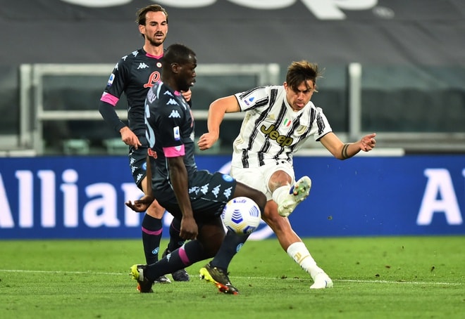 Dybala nâng tỷ số lên 2-0 cho Juventus trước Napoli. Ảnh: Reuters