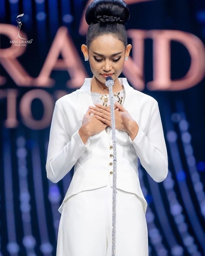 Hoa hậu Hòa bình Myanmar vẫn tích cực chia sẻ những thông điệp hòa bình và mong muốn quê nhà sớm ổn định.