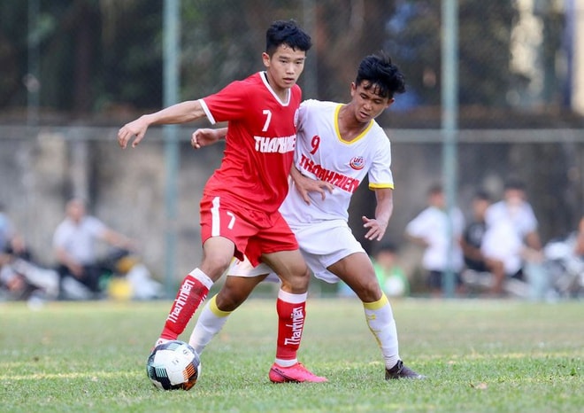 U19 HAGL (áo trắng) dừng bước từ vòng bảng VCK U19 Quốc gia 2021. Ảnh: VFF