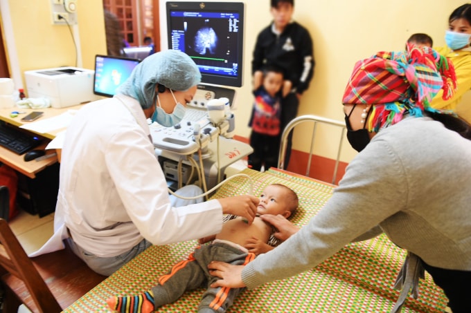 Khám sàng lọc mang lại cơ hội phát hiện và điều trị sớm bệnh tim bẩm sinh cho trẻ em.