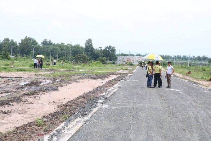 Giá đất tăng cao, trong khi lượng giao dịch thấp.