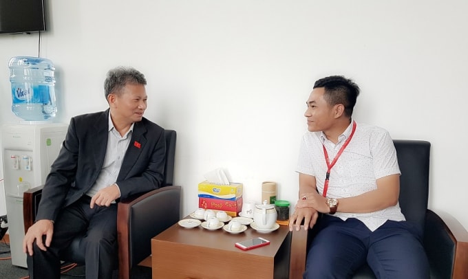 Phóng viên báo Nhà báo và Công luận trao đổi với đại biểu Quốc hội Đỗ Văn Sinh.