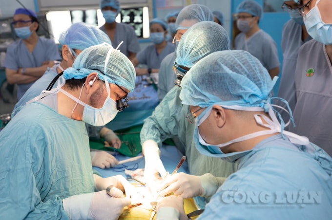 “Các bác sĩ nhiệt tình lắm, họ không phân biệt. Họ động viên em và nói mọi việc sẽ ổn nên em cũng an tâm