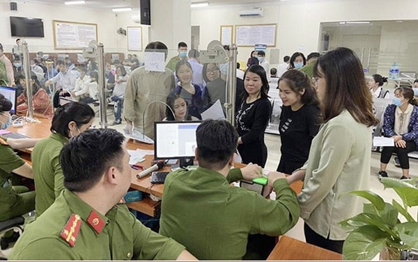 Công an TP Hà Nội tổ chức cấp căn cước công dân  gắn chíp điện tử cho người dân đến từng địa bàn dân cư