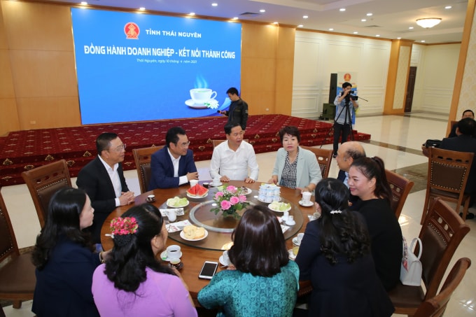 Lãnh đạo tỉnh Thái Nguyên và các doanh nghiệp trong buổi gặp mặt.