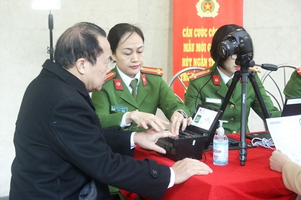 Lệ phí cấp, đổi căn cước công dân đến hết ngày 30/6/2021 là 15.000 đồng/thẻ. Ảnh minh họa