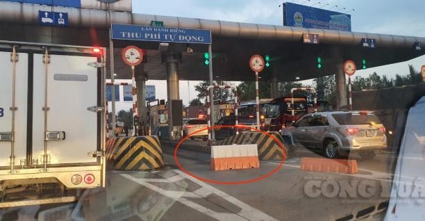 Dù đang kẹt xe nhưng tại làn 
