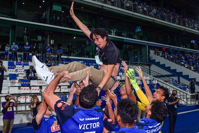 HLV Dusit đưa BG Pathum Utd làm lên lịch sử ở Thai League. Ảnh: BG Pathum Utd