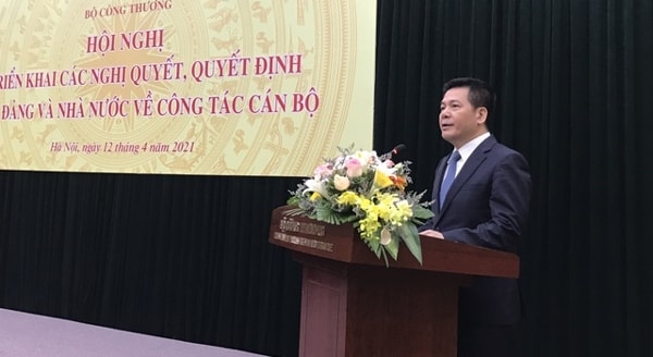 Bộ trưởng Bộ Công Thương Nguyễn Hồng Diên phát biểu tại hội nghị, sáng 12/4