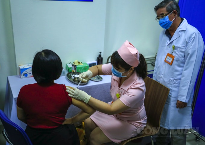 Vắc xin COVIVAC là vắc xin thứ 2 của Việt Nam được đưa vào tiêm thử nghiệm trên người (ảnh Quang Hùng).