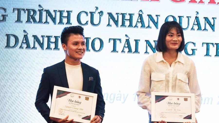 Quang Hải nhận học bổng toàn phần. Ảnh: internet