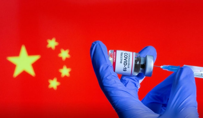 Trung Quốc cân nhắc trộn vắc xin COVID-19 để tăng tỷ lệ bảo vệ. Ảnh: Reuters
