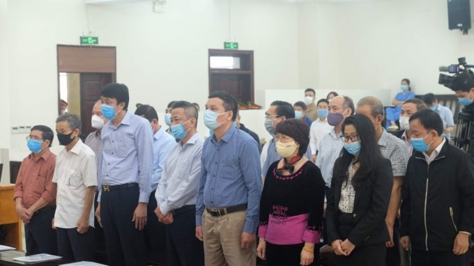 Các bị cáo tại phiên tòa sơ thẩm ngày 13/4.