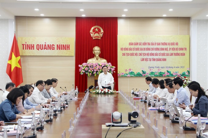Chủ tịch Quốc hội Vương Đình Huệ làm việc với Ủy ban Bầu cử tỉnh Quảng Ninh.