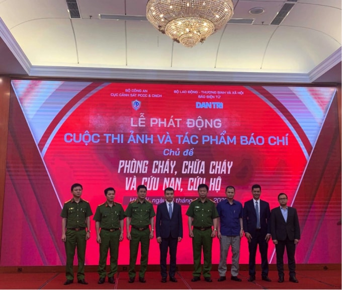 Buổi lễ diễn ra với sự góp mặt của nhiều đại diện lãnh đạo của Bộ Lao động, Thyowng binh và xã hội, Bộ Công an, Cục Cảnh sát PCCC và CNCH.
