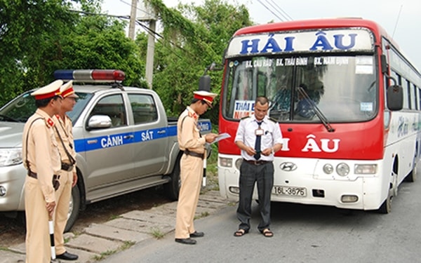 CSGT tăng cường tuần tra kiểm soát, xử lý nghiêm các hành vi vi phạm trật tự, an toàn giao thông dịp nghỉ lễ 30/4 và 1/5/2021