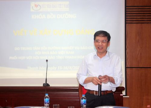 Nhà báo Bắc Văn, Vụ trưởng, phóng viên cao cấp Báo Nhân Dân, Giảng viên kiêm chức của Trung tâm Bồi dưỡng nghiệp vụ Báo chí Hội Nhà báo Việt Nam trực tiếp truyền giảng các chuyên đề tại lớp học.