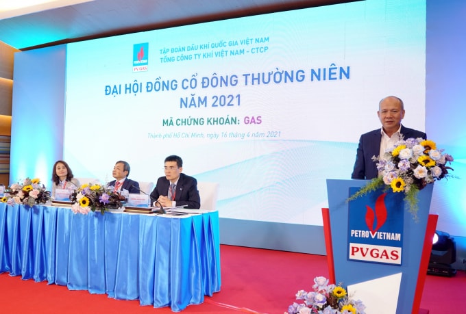 Đại diện cổ đông lớn của PV GAS là Tập đoàn Dầu khí Việt Nam, ông Đinh Văn Sơn, Thành viên HĐTV PVN phát biểu ý kiến.