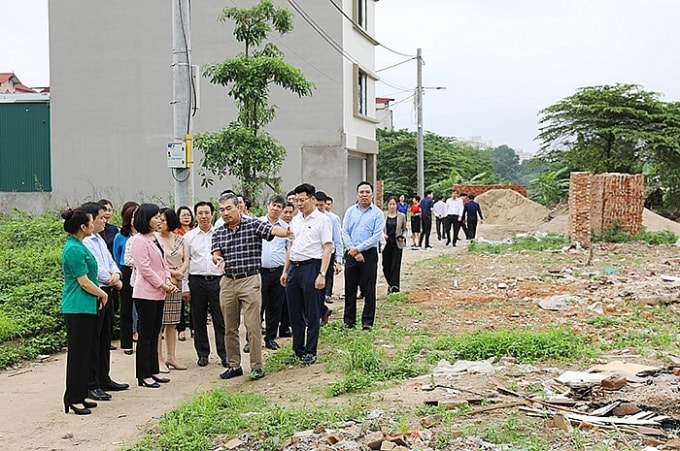 Đoàn giám sát đã đi khảo sát thực tế tại Dự án khu nhà ở cho cán bộ cao cấp Bộ Công an. Ảnh:TL
