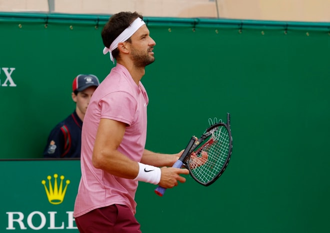 Dimitrov không hài lòng với phong độ trong trận gặp Nadal. Ảnh: Reuters