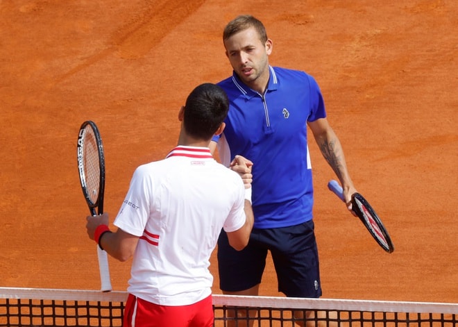 Evans gây bất ngờ lớn khi loại Djokovic. Ảnh: Reuters