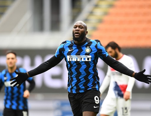 Tiền đạo Lukaku giúp Inter Milan tạo cách biệt lớn trên cuộc đua vô địch Serie A mùa này. Ảnh: Reuters