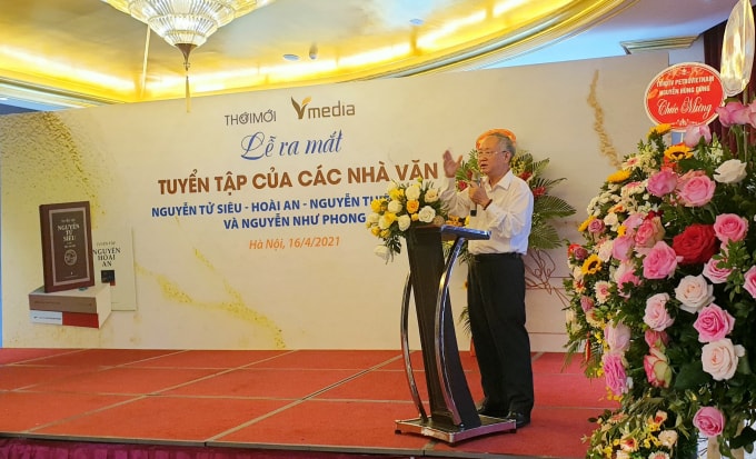 Nhà văn, nhà báo Nguyễn Như Phong chia sẻ tại buổi lễ
