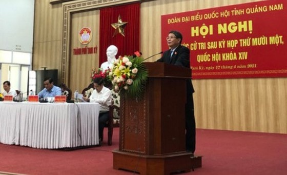 Phó Chủ tịch Quốc hội Nguyễn Đức Hải phát biểu tại buổi tiếp xúc cử tri.