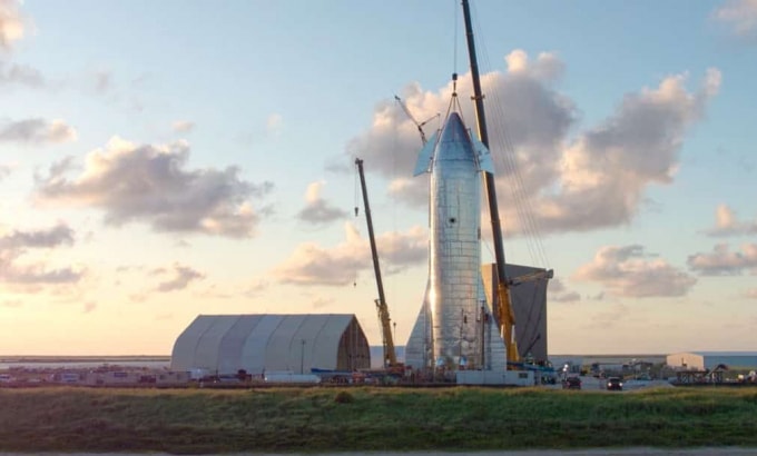 Elon Musk ra mắt phi thuyền Starship khổng lồ bằng thép. Ảnh: TL