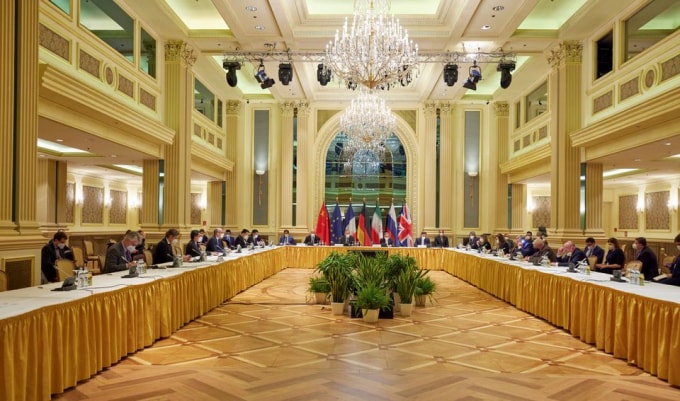 Phái đoàn của Iran nhóm họp với các nước còn lại trong thoả thuận hạt nhân 2015 tại một khách sạn ở Vienna, Áo. Ảnh: Reuters